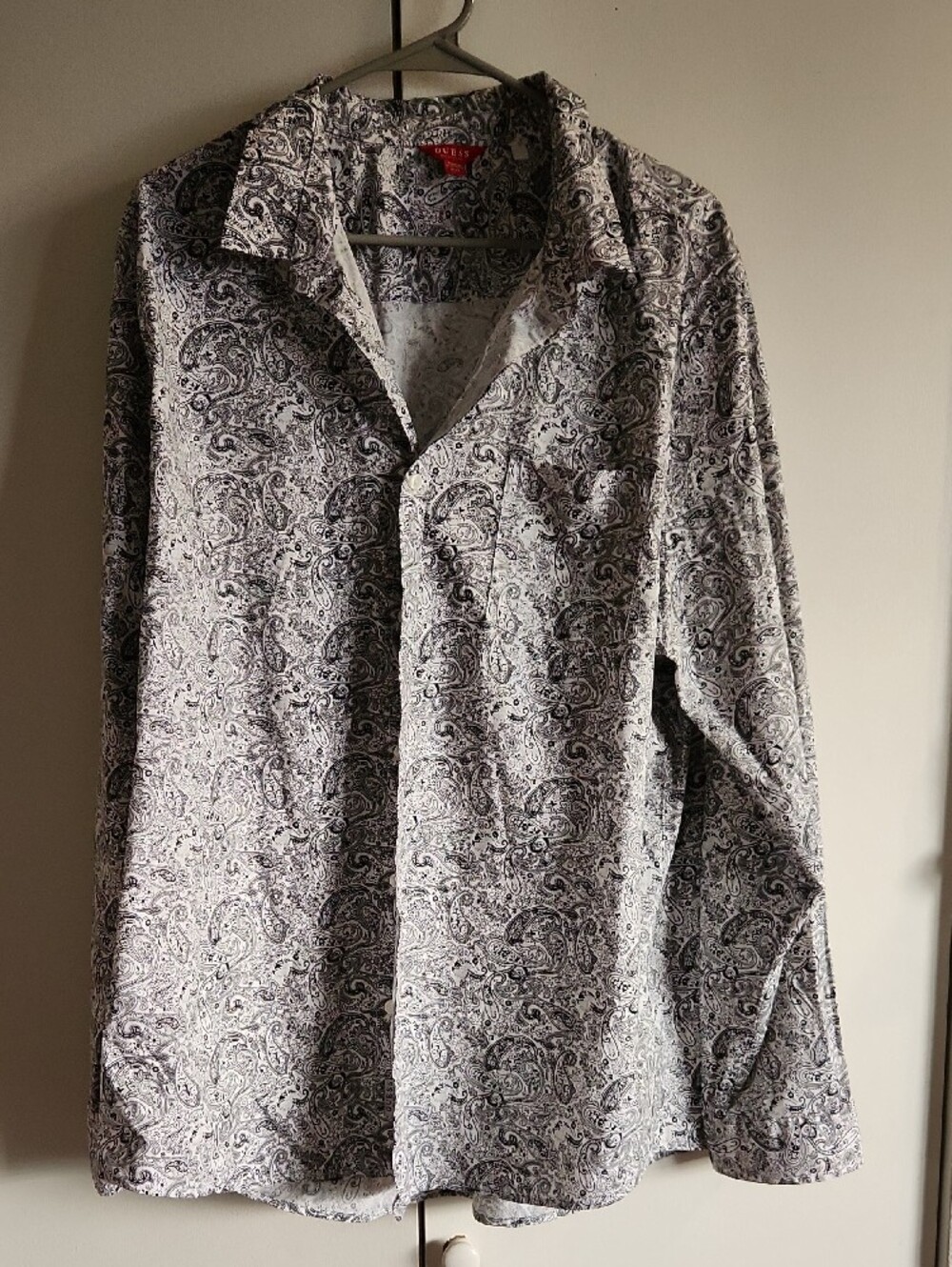 GUESS Button Up Longsleeve Tag with Black & White Paisley Shirt XXL